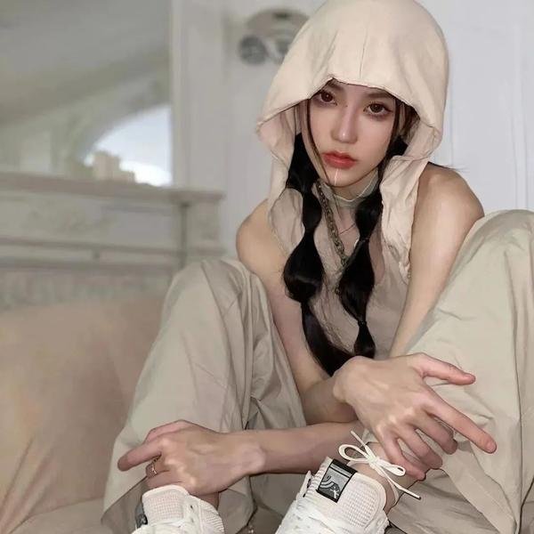 奇怪的她